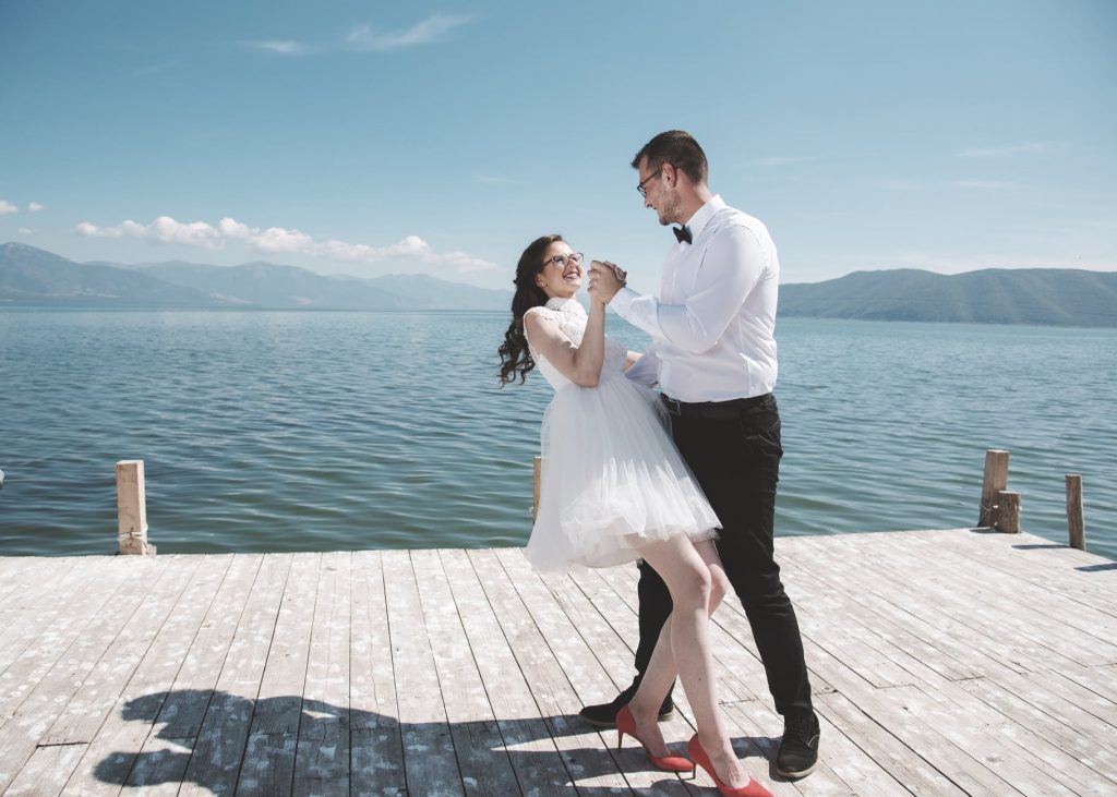 Vestido de novia corto, qué tener en cuenta, ▷ Alquiler Fotomatón en Madrid